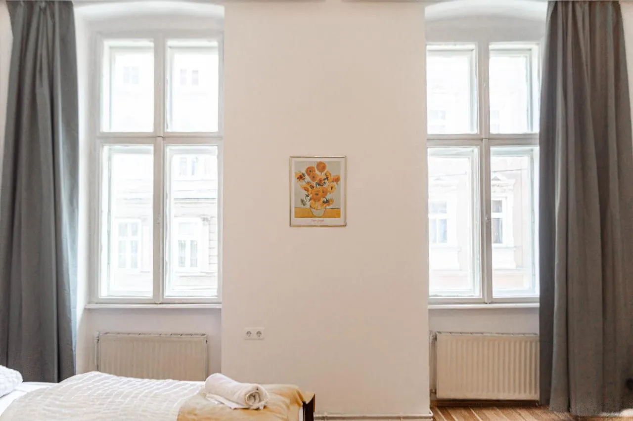 Pleasant 3Br City Stay Near Event Location Wiener Stadthalle 0*, Wien Österreich
